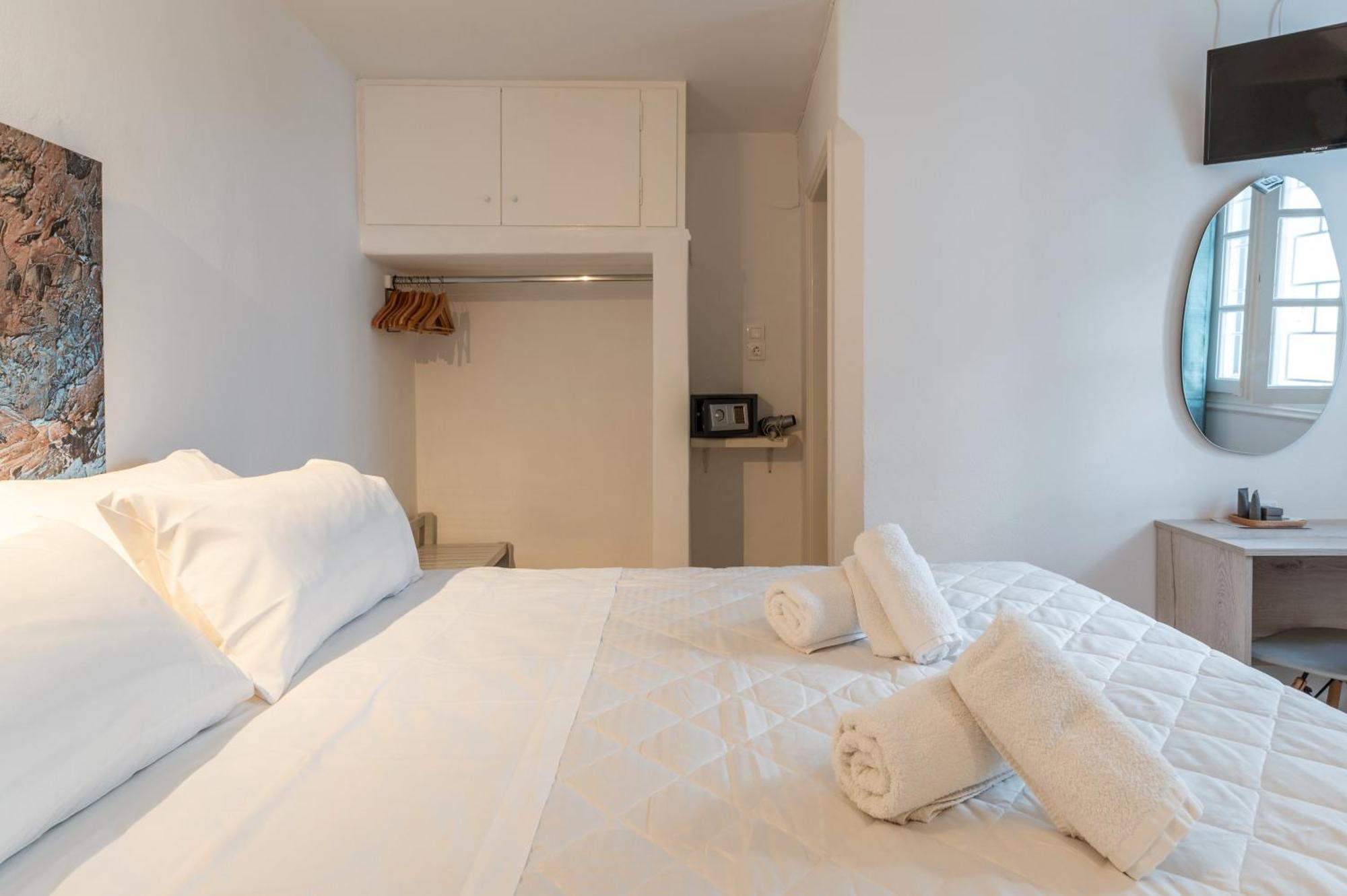 Anchor Yalos - Double Bed 4